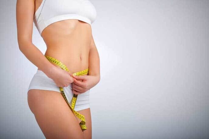 Slender Girl measures the size of the size